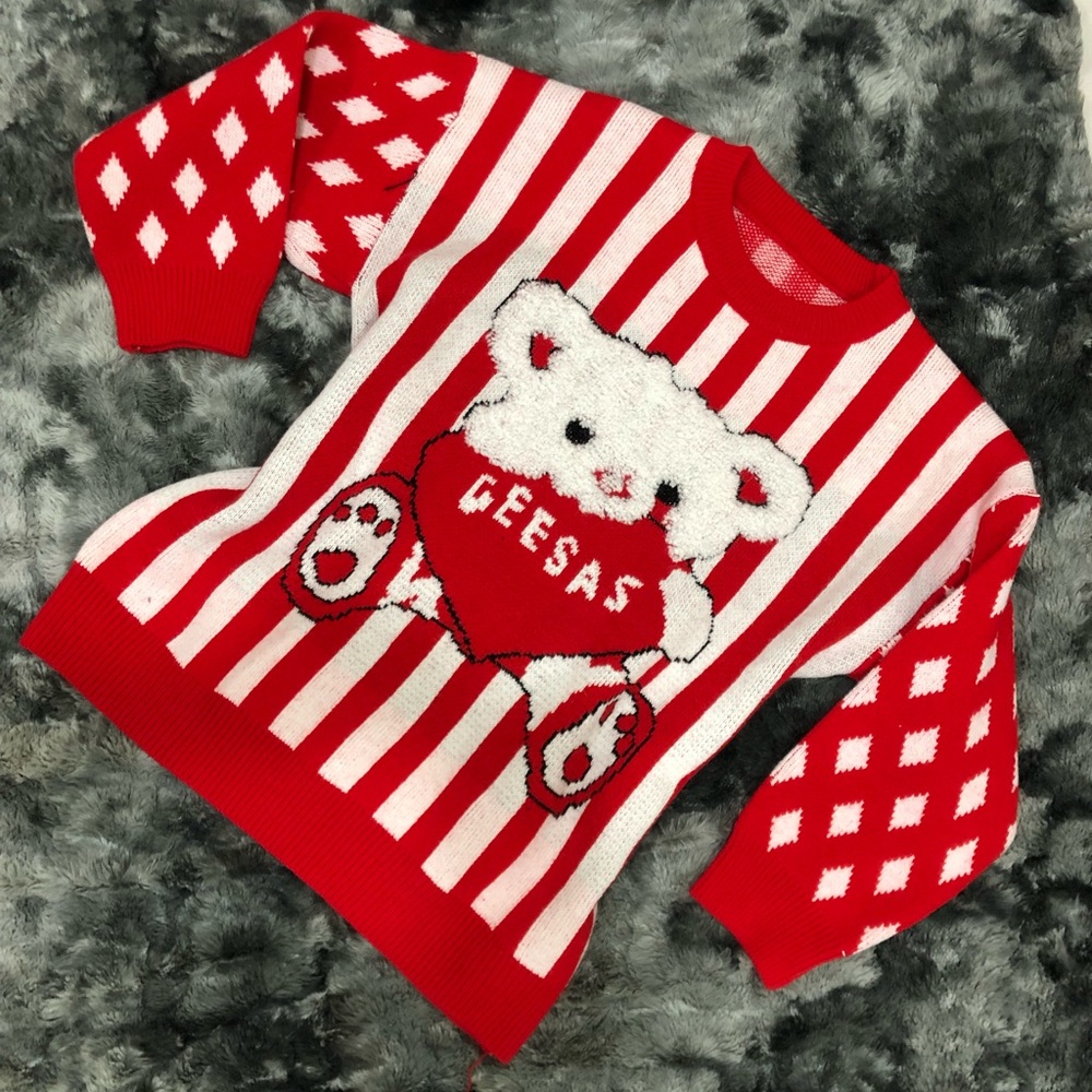 BRAND NEW SUPER THICK RED AND WHITE BEAR STRIPES / PATTERN OVERSIZE SWEATER